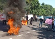 Kajari Lamongan Dinilai Lelet Tangani Kasus RPH-U dan Jamula, Masyarakat Duduki Kajati Jatim