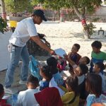 Anggota Sat Polair Lampung Selatan Ajarkan Bahasa Mandarin Untuk Anak-Anak Pesisir, Siapkan Generasi Muda Hadapi Dunia Pariwisata Anggota Sat Polair Lampung Selatan Ajarkan Bahasa Mandarin Untuk Anak-Anak Pesisir, Siapkan Generasi Muda Hadapi Dunia Pariwisata