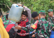 Sinergitas Polres Lampung Selatan dan Kodim 0421/LS dalam Penyaluran Bantuan Air Bersih untuk Warga Terdampak Kekeringan