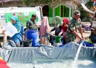 Lagi, Babinsa Kodim Bojonegoro salurkan 40 Ribu Liter Air Bersih untuk Warga Sugihwaras