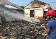 Kebakaran Melanda Rumah Milik Sudirman, Damkar Lampung Selatan Berhasil Memadamkan Apinya