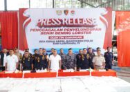 KONFERENSI PERS PENYELUDUPAN BENIH BENING LOBSTER SEBANYAK 237.305 BENIH BENING LOBSTER SENILAI 23,6 MILIAR RUPIAH
