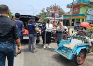 Jumat Berkah, LPK-YAPERMA DPC NGAWI Bersama Media Memoterkini dan Teman teman Media Ngawi Bagi-bagi Paket Makan Siang Nasi Kotak