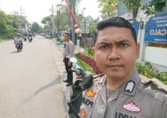 Petugas Satlantas Polrestabes Surabaya Memperketat Ruang Bagi Makelar Atau Calo Bagi Pemohon Yang Mau Ngurus SIM Di Satpas Colombo Surabaya