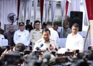Prabowo Subianto Nyoblos di TPS Bojong Koneng, Sampaikan Pesan Bijak Untuk Kepala Daerah Terpilih