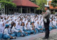 Kanit Regident Satlantas Polrestabes Surabaya Gelar Police Goes To School Di SMKN 6 Surabaya,