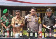 Ratusan Botol Miras Dimusnahkan Jelang Malam Tahun Baru 2025