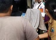 Selalu Bersama Rakyat, Tim Kesehatan Bersama JPKP Lamsel Rujuk Hendri Sitompul Ke RSUD Bob Bazar SKM Kalianda