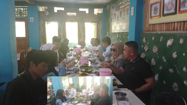 Sambil Menikmati Makan Siang, Kepala Kantor BPN Lamsel Berbincang Santai Bersama Awak Media