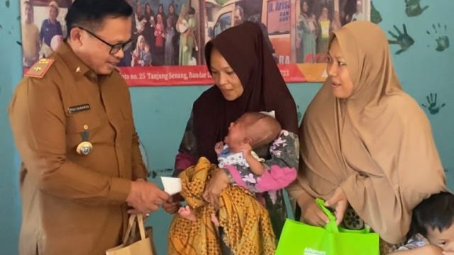 Kepedulian Dinas Sosial Lamsel Luar Biasa, Kali Ini Kunjungi Steven Bayi Penderita Hidrosefalus Yang Membutuhkan Uluran Tangan