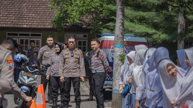 Polres Jember Maksimalkan Program Road Safety Edukasi Keselamatan Berlalulintas Bagi Pelajar dan Santri