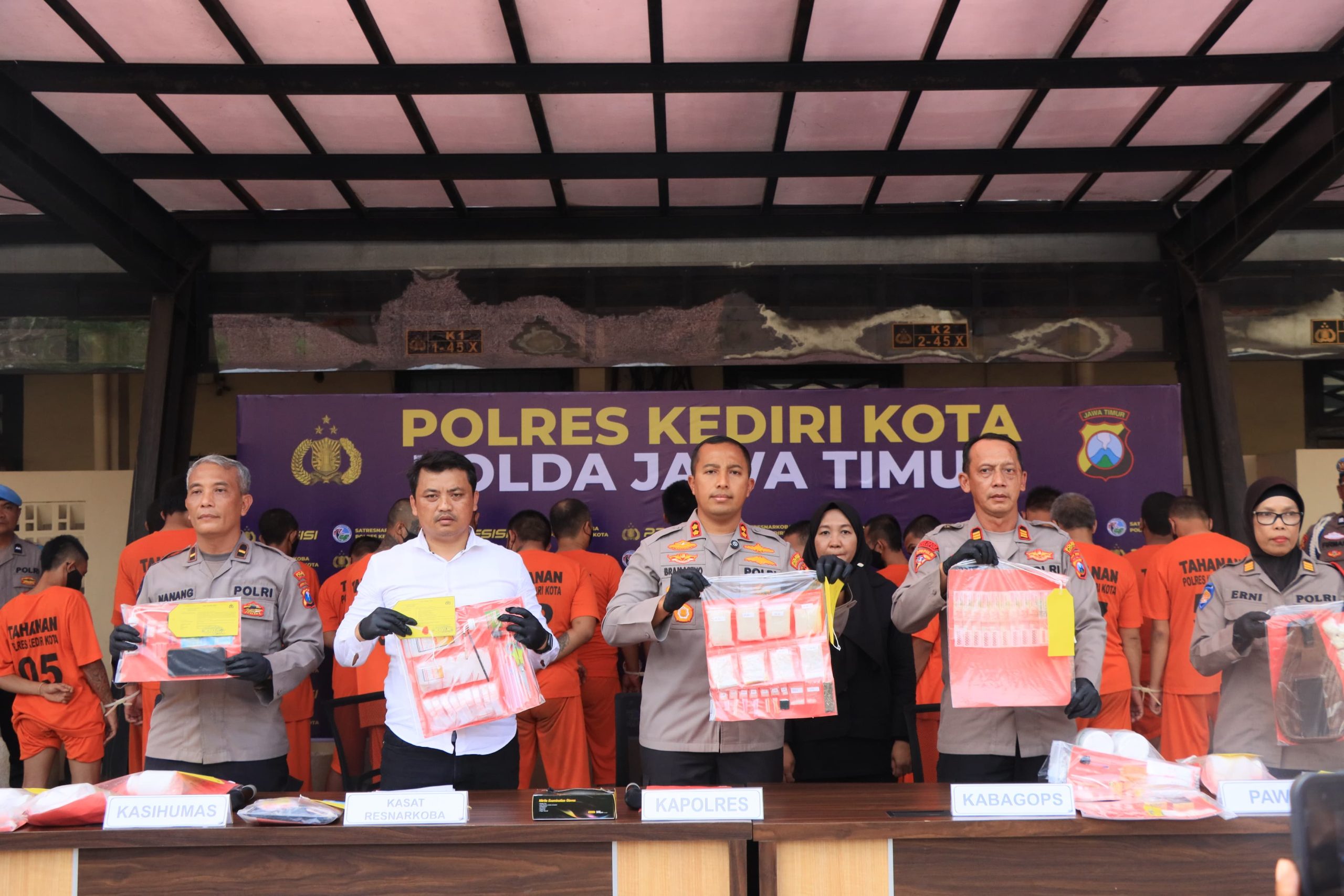 Berantas Narkoba Polres Kediri Kota Berhasil Amankan Puluhan Tersangka Berantas Narkoba Polres Kediri Kota Berhasil Amankan Puluhan Tersangka