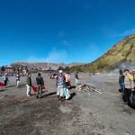 Sambut Hari Bhayangkara ke-79, Polres Probolinggo Bersih - bersih di Gunung Bromo