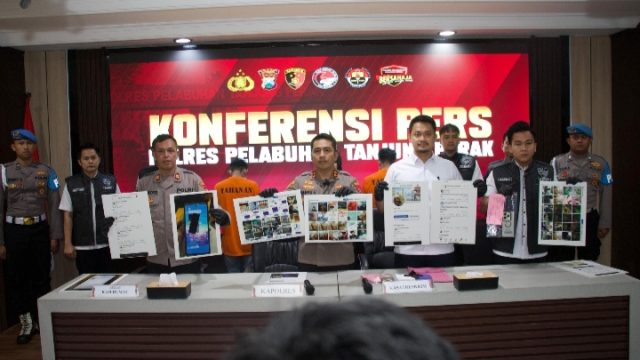 Polres Pelabuhan Tanjungperak Amankan 2 Tersangka Admin Grup Facebook "Gay Khusus Surabaya" Sebar Konten Asusila