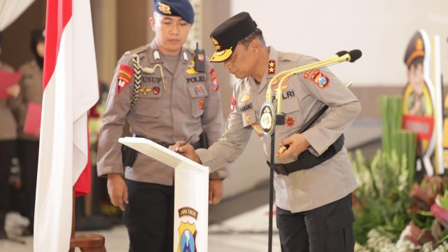 Kapolda Jatim Pimpin Sertijab Dirreskrimum Dan Kapolres, Tegaskan Profesionalisme Dan Sinergi Jadi Kunci Hadapi Tantangan