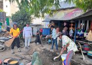 Semarak HUT Ke-80 RI, Kecamatan Tanjungbumi Bangkalan Tata PKL Dan Bersihkan Drainase