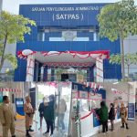 Terlihat Petugas Pelayanan Satpas SIM Colombo Kenang Jasa Para Pahlawan Nasional Pakai Baju Veteran Terlihat Petugas Pelayanan Satpas SIM Colombo Kenang Jasa Para Pahlawan Nasional Pakai Baju Veteran
