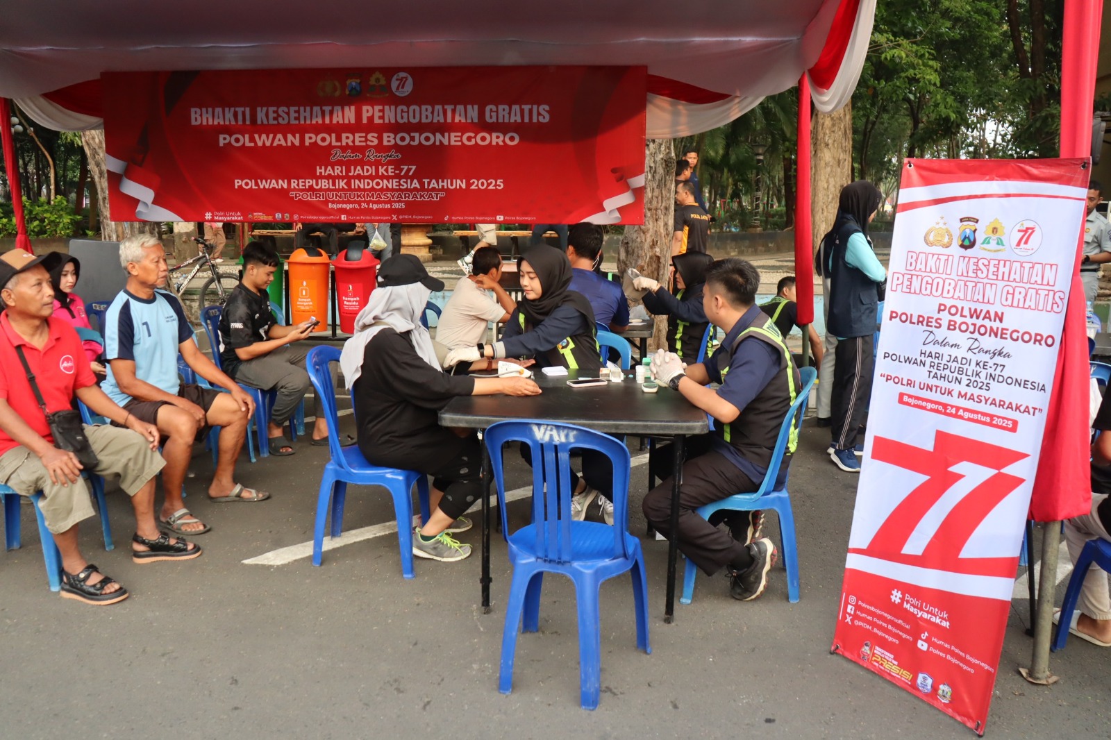 Polwan Polres Bojonegoro Gelar Bakti Kesehatan di CFD, Warga Antusias Serbu Layanan Gratis Polwan Polres Bojonegoro Gelar Bakti Kesehatan di CFD, Warga Antusias Serbu Layanan Gratis