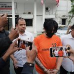 Peduli Kaum Rentan Polrestabes Surabaya Amankan Tersangka KDRT yang Sempat Viral di Medsos Peduli Kaum Rentan Polrestabes Surabaya Amankan Tersangka KDRT yang Sempat Viral di Medsos