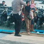 Aksi Simpatik Aipda Deni Meydistira Anggota Satlantas Polres Lamsel Mendapat Apresiasi dari Warga