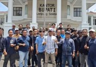 Perwakilan Pemuda dan Masyarakat Desa Hara Banjar Manis Meminta Kepada Bupati Segera Berhentikan Kepala Desa Syahruddin Secepatnya