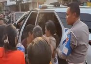 Tindakan Humanis Polantas Pengawal Gubernur Jatim Tolong Ibu Akan Melahirkan di Jalan