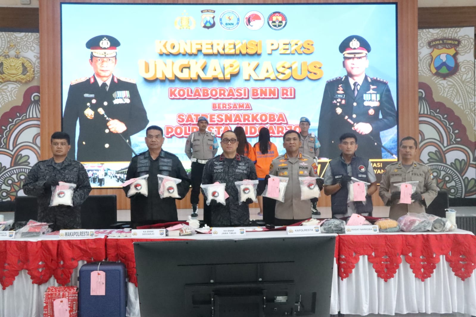 Polresta Sidoarjo Berhasil Gagalkan Penyelundupan 8,2 Kilogram Sabu Polresta Sidoarjo Berhasil Gagalkan Penyelundupan 8,2 Kilogram Sabu