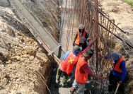 Masyarakat Curigai Pengerjaan Proyek Jembatan Padang–Trucuk Bojonegoro Menyimpang, Rekanan CV. Karomah Cuek