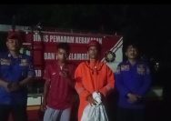 Aksi Kemanusiaan Kembali Terjadi, Tim Damkarmat Posko Tanjung Bintang Lamsel Evakuasi Sarang Tawon di Rumah Warga