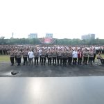 Kapolda Jatim Beri Penghargaan untuk 263 Personel dan KPLB bagi Bripda Ahmad Ricky