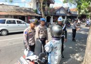 Satlantas Polres Blitar Kota Menggelar Operasi Gabungan Dalam Rangka Kegiatan Rutin Yang Ditingkatkan (KRYD) Satlantas Polres Blitar Kota Menggelar Operasi Gabungan Dalam Rangka Kegiatan Rutin Yang Ditingkatkan (KRYD)