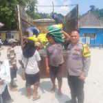 Mantap !! Kali Kedua, Personil Polsek Kalianda Polres Lamsel, Aipda Deni Menggelar Program SPHP Beras di Desa Tejang Pulau Sebesi Mantap !! Kali Kedua, Personil Polsek Kalianda Polres Lamsel, Aipda Deni Menggelar Program SPHP Beras di Desa Tejang Pulau Sebesi