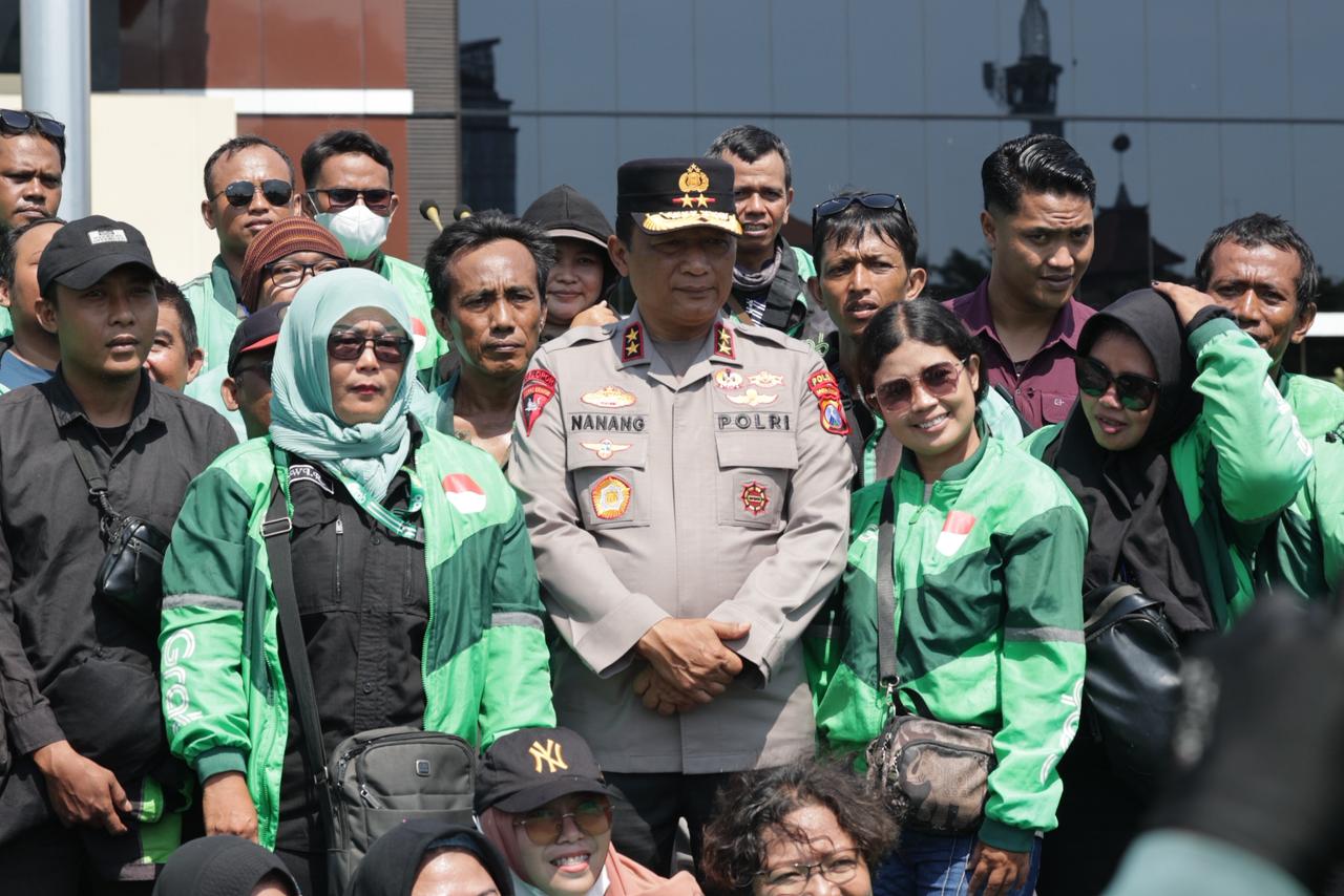 Kapolda Jawa Timur Ajak Masyarakat Jogo Jatim Aman, Tentrem, Makmur, Tertib dan Raharja Kapolda Jawa Timur Ajak Masyarakat Jogo Jatim Aman, Tentrem, Makmur, Tertib dan Raharja