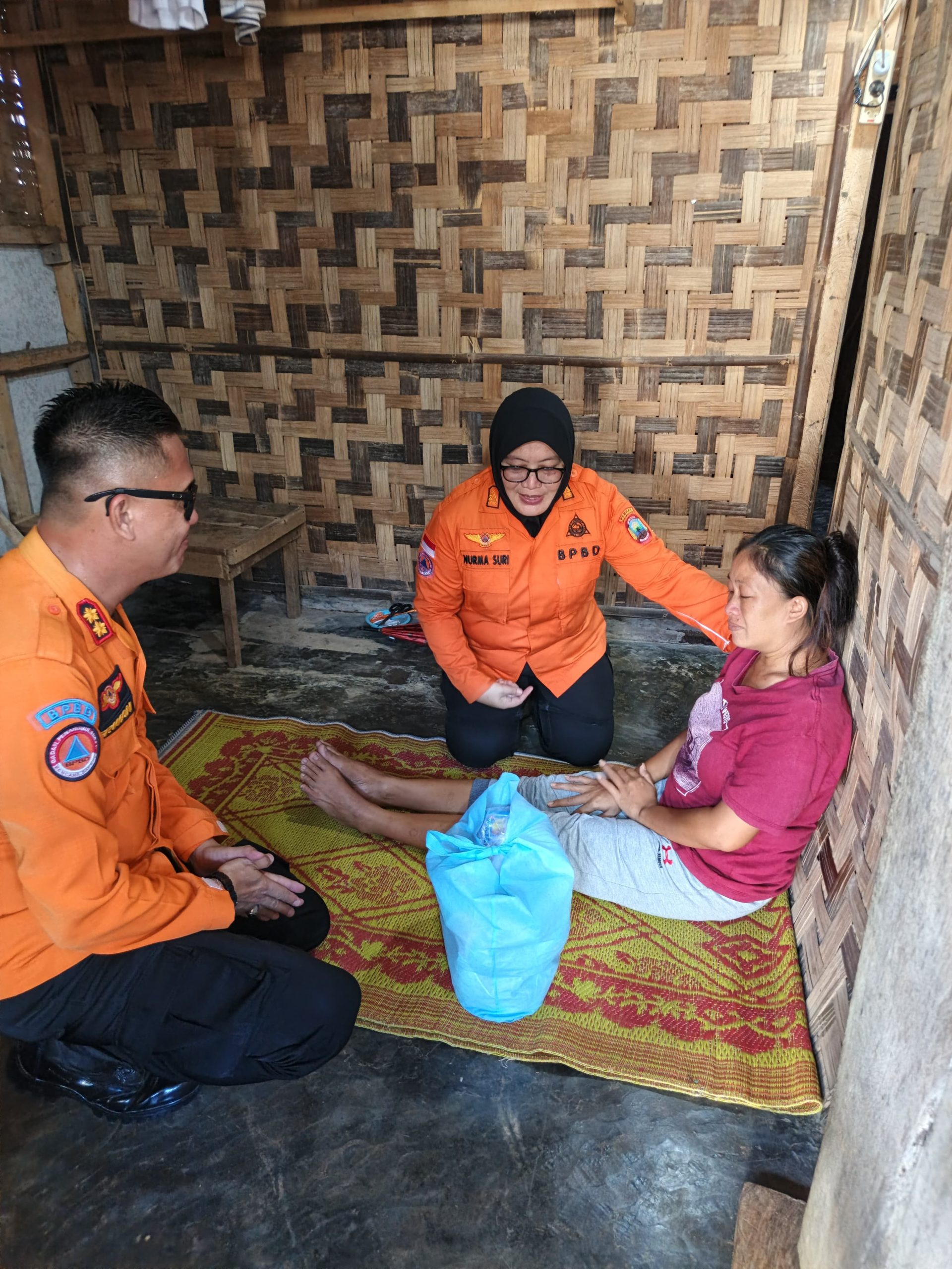 Bupati Radityo Egi Pratama, Melalui BPBD Lampung Selatan Menyalurkan Bantuan Logistik Secara Door To Door ke Warga Terkena Musibah Akibat Hujan Deras Disertai Angin Kencang Bupati Radityo Egi Pratama, Melalui BPBD Lampung Selatan Menyalurkan Bantuan Logistik Secara Door To Door ke Warga Terkena Musibah Akibat Hujan Deras Disertai Angin Kencang