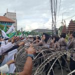 Polrestabes Surabaya Libatkan Tim Negosiator Polwan, Beri Layanan Pengamanan Aksi Ribuan Santri di DPRD Jatim