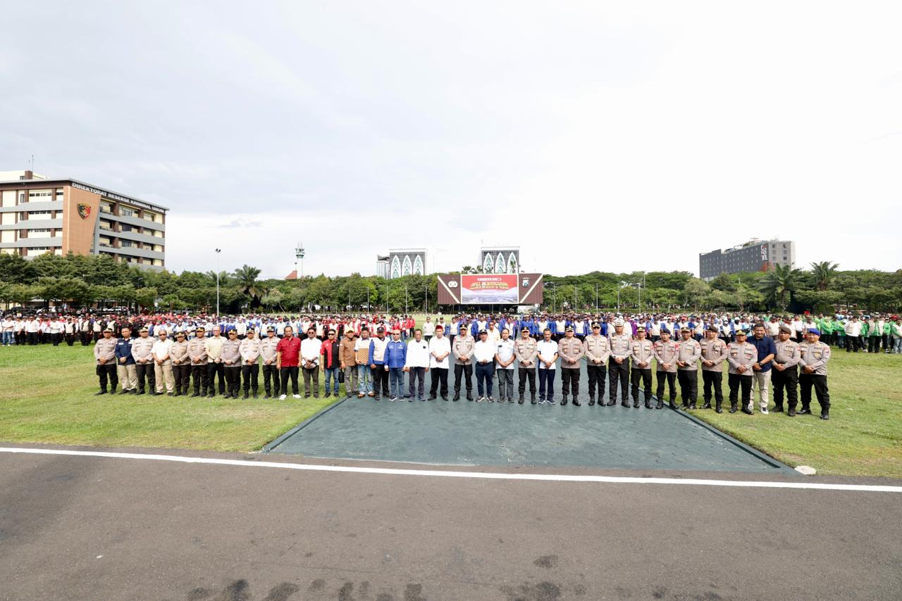 Polda Jatim Bersama Serikat Pekerja dan Buruh Gelar Apel Kebangsaan Jaga Stabilitas Kamtibmas Polda Jatim Bersama Serikat Pekerja dan Buruh Gelar Apel Kebangsaan Jaga Stabilitas Kamtibmas