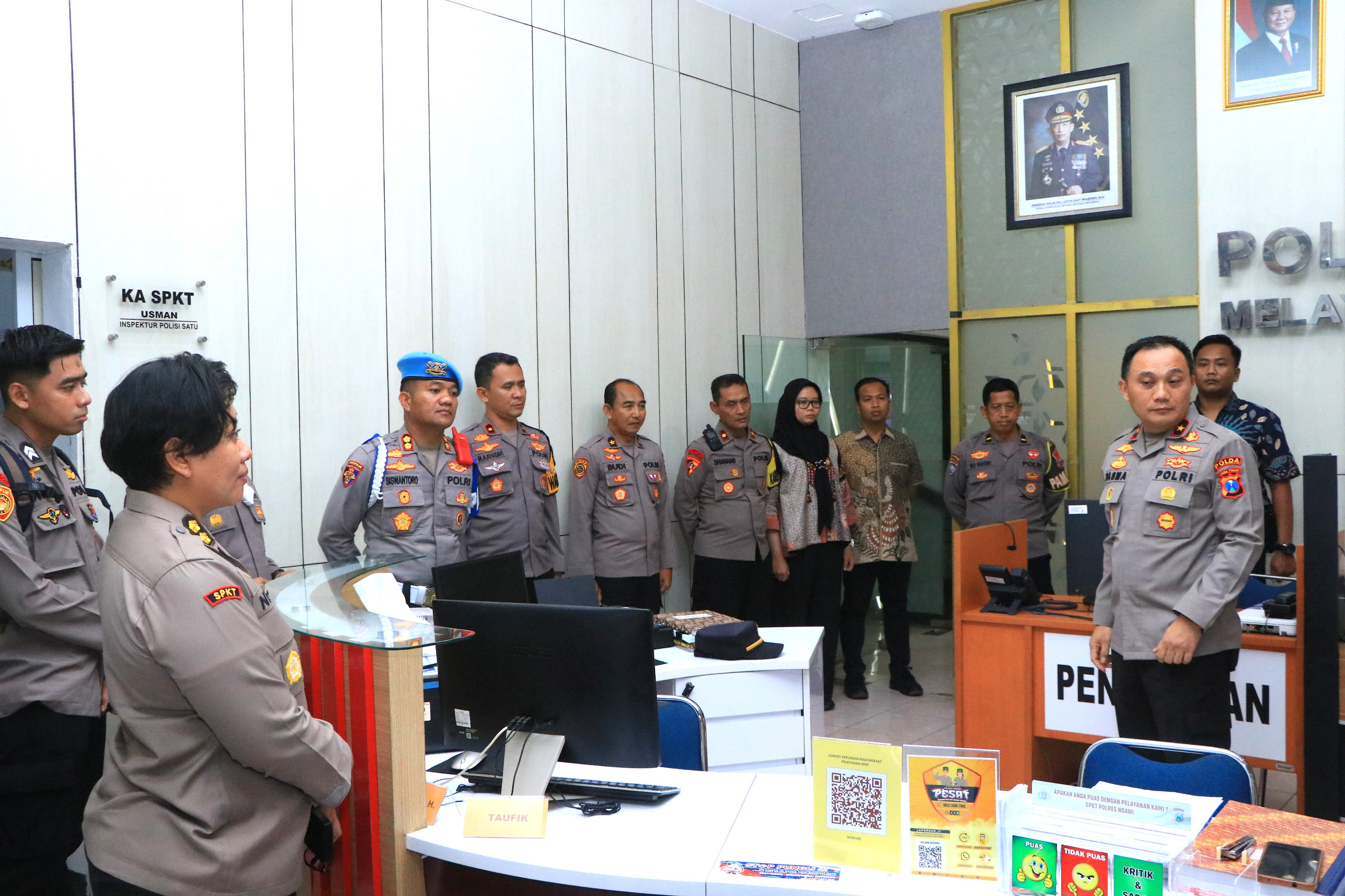 Wakapolda Jatim Kunjungi Polres Ngawi Tinjau Kesiapan Pelayanan Masyarakat di SPKT Wakapolda Jatim Kunjungi Polres Ngawi Tinjau Kesiapan Pelayanan Masyarakat di SPKT