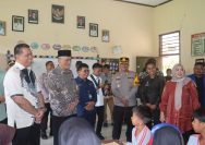 Dir Intelkam Polda Lampung Lakukan Pengecekan Program Makan Bergizi Gratis di SDN 1 Way Lubuk Dir Intelkam Polda Lampung Lakukan Pengecekan Program Makan Bergizi Gratis di SDN 1 Way Lubuk