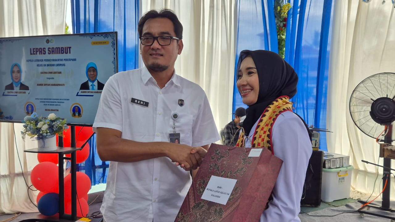 Kalapas Kalianda Hadiri Pisah Sambut Kalapas Perempuan Kelas IIA Bandar Lampung, Tekankan Pentingnya Sinergi dan Kekeluargaan Kalapas Kalianda Hadiri Pisah Sambut Kalapas Perempuan Kelas IIA Bandar Lampung, Tekankan Pentingnya Sinergi dan Kekeluargaan