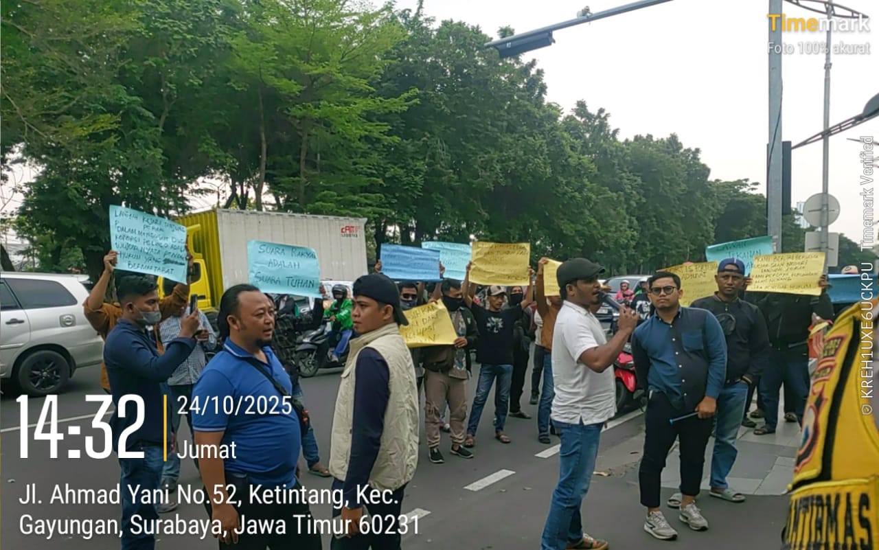 Dukung Langkah Tegas Kejari Tanjung Perak Tuntanskan Kasus Korupsi PT Pelindo Reg 3, FAAM Gelar Aksi Di Depan Kejati Dukung Langkah Tegas Kejari Tanjung Perak Tuntanskan Kasus Korupsi PT Pelindo Reg 3, FAAM Gelar Aksi Di Depan Kejati