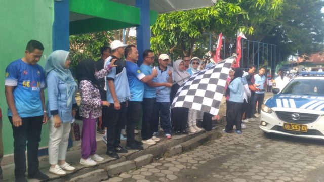SMPN1 Kalianda Gelar Jalan Sehat, Meriahkan HUT Ke- 65 dengan Semangat Kebersamaan