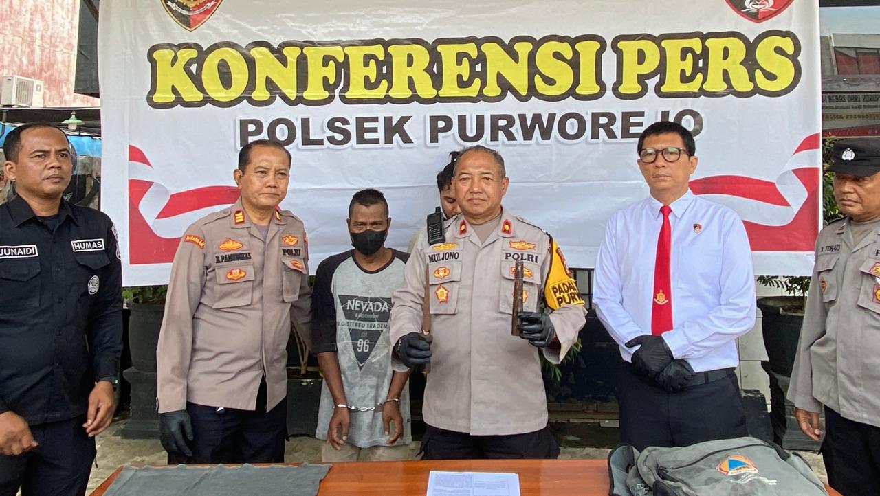 Polisi Amankan Pria Diduga Preman Bawa Sajam Jenis Belati Cundrik di Kota Pasuruan Polisi Amankan Pria Diduga Preman Bawa Sajam Jenis Belati Cundrik di Kota Pasuruan
