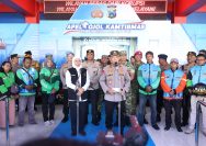 Kapolri Apresiasi Sinergi Polda Jatim dan Komunitas Ojol dalam Apel Kamtibmas “Jogo Jatim” Kapolri Apresiasi Sinergi Polda Jatim dan Komunitas Ojol dalam Apel Kamtibmas “Jogo Jatim”