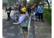 Luar Biasa Kreatifnya !! Dipawai Budaya Lampung Selatan Fest, Kostum Purdiono, S.Pd Menyita Perhatian Publik