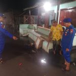 Polisi Ajak Warga Pesisir Situbondo Jaga Kebersihan Lingkungan dan Waspada Banjir Rob