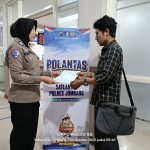 Satlantas Polres Jombang Hadir Memberikan Pelayanan Humanis Bagi Pemohon SIM Didalam Satpas