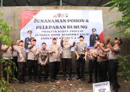 Peserta Didik Sespimma Lepas 125 Burung di Polres Malang Jaga Keseimbangan Alam