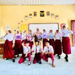 Penuh Haru ! Guru di SD Negeri Tanjung Gading Diberikan Kejutan Ulang Tahun Oleh Anak Didiknya