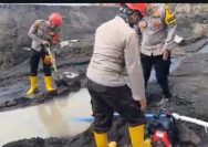 Polda Jatim Bantu Bersihkan Endapan Lahar Dingin Pascaerupsi Gunung Semeru