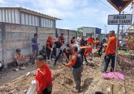 Musim Penghujan, BPBD Lamsel Lakukan Mitigasi Kesiapsiagaan Bencana Banjir Lewat Aksi Bersih - Bersih di Tingkat Desa